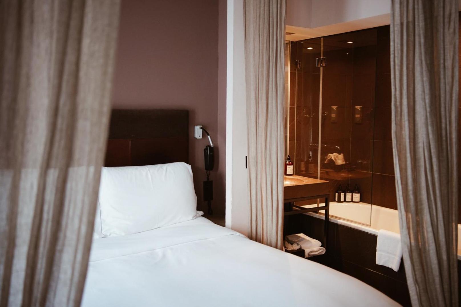 Hidden Hotel Париж Экстерьер фото